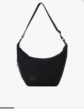 Beis Crescent Catchall 
in Black *NWT